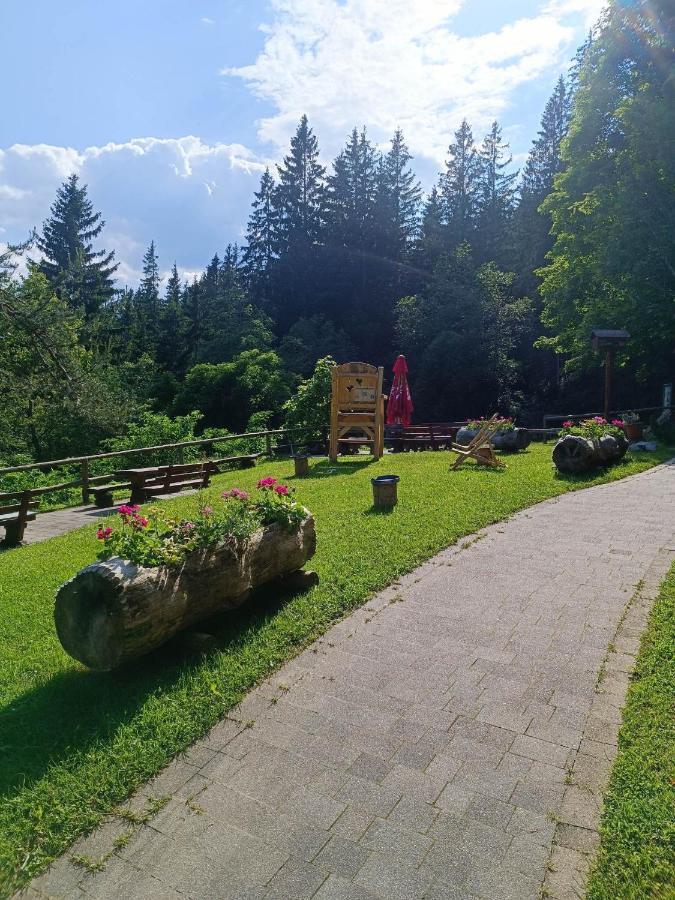 Valvasorjev Dom Pod Stolom Ostello Zirovnica Esterno foto