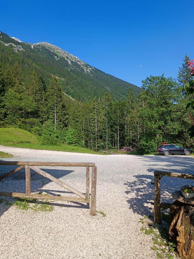 Valvasorjev Dom Pod Stolom Ostello Zirovnica Esterno foto