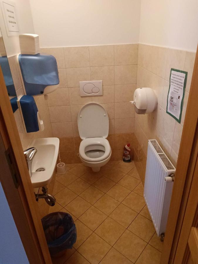 Valvasorjev Dom Pod Stolom Ostello Zirovnica Esterno foto